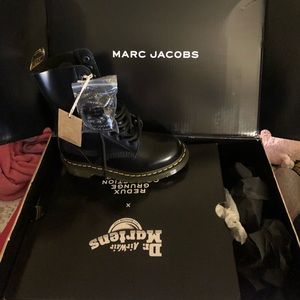 DR. MARTENS X MARC JACOBS LEATHER BOOT